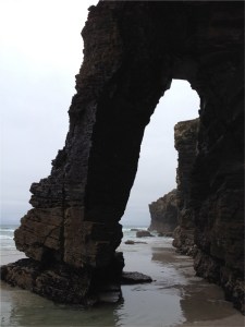 Arcos y pilares típicos de esta playa