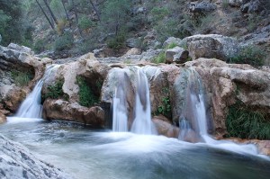 Bonita caída de agua