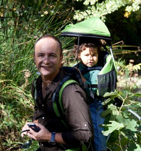 La peque del grupo disfrutando del paseo