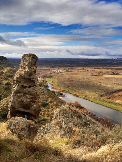 Curiosa columna de yeso en equilibrio inestable