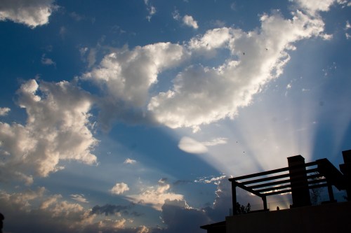 Las nubes van entrando